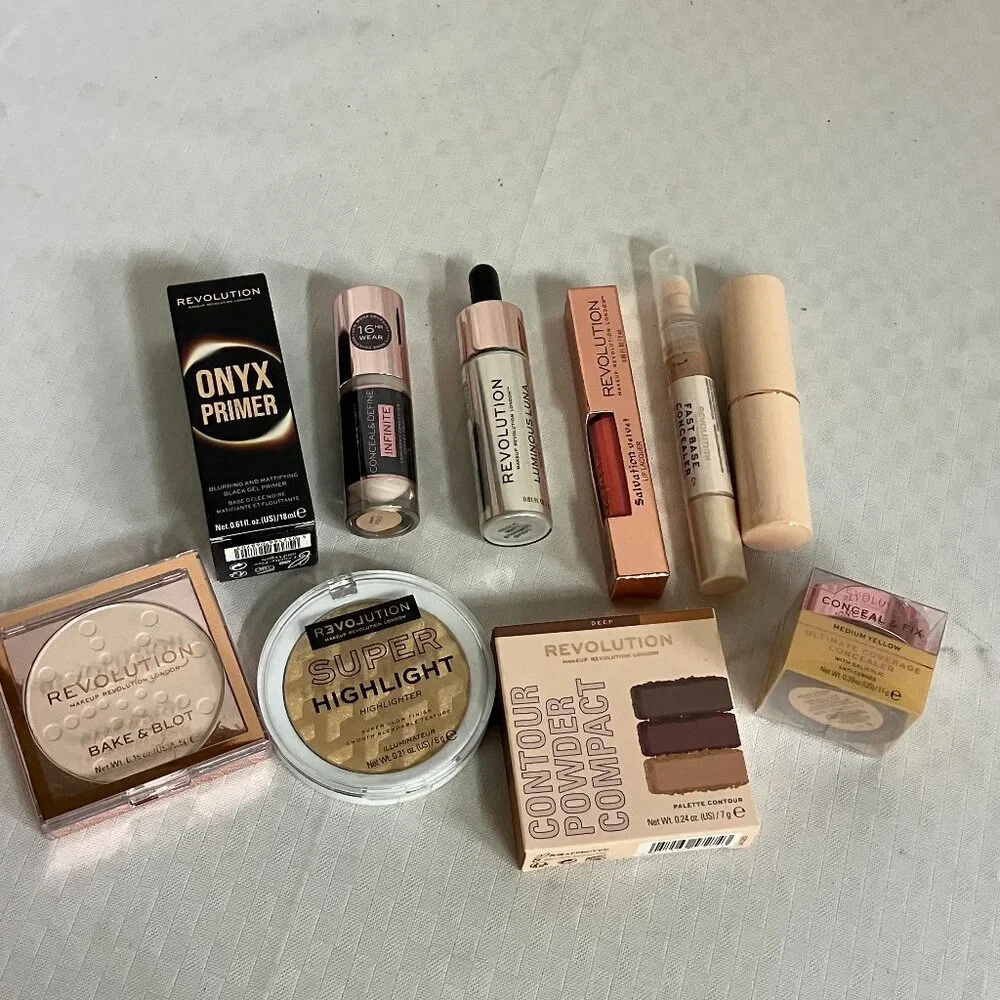 Revolution 10pc Face Makeup Kit | Primer, Concealer, Highlighter, Powder